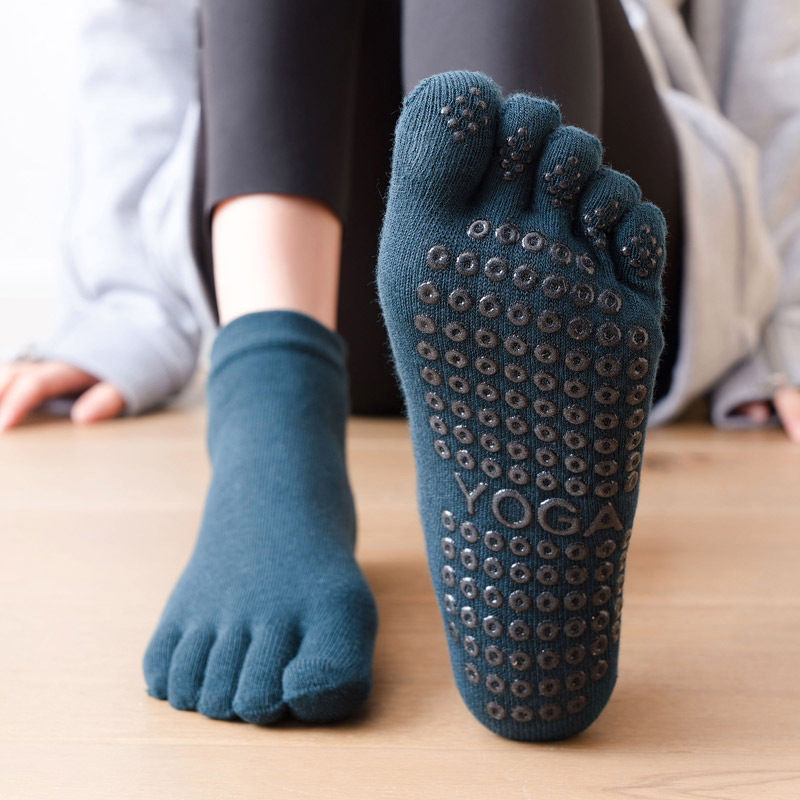 جوارب سيليكون مانعة للانزلاق خ - مراجعة Fitness Yoga Pilates وسعره