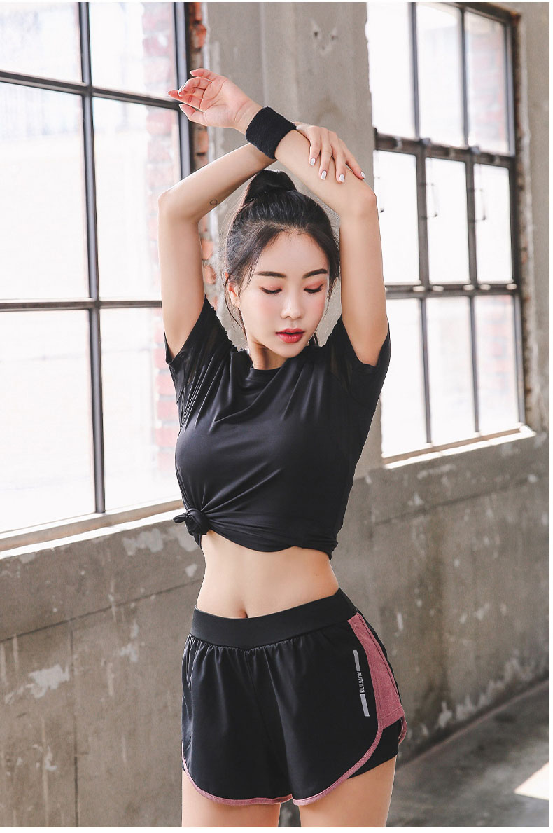 طقم ملابس رياضية نسائية لليوغا - مراجعة Yoga Fitness Online وسعره